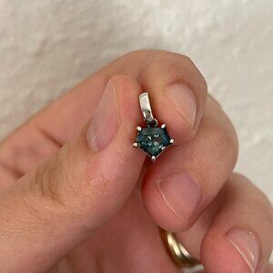 Natural Teal Sapphire/1.20 ct shield Peacock Sapphire sterling silver pendant